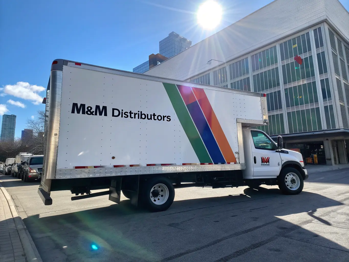 Symbolic image of a delivery truck with MSM Retourenmarkt branding, representing a delivered order.